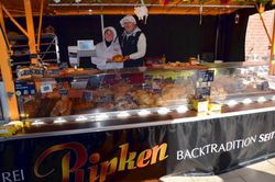 Wochenmarktstand mit Backwaren