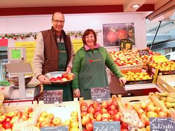 Wochenmarktstand mit Obst